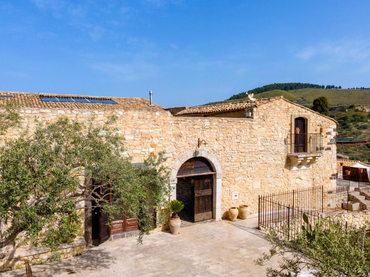 Masseria Fortificata Lo Zafferaneto Buccheri 외부 사진
