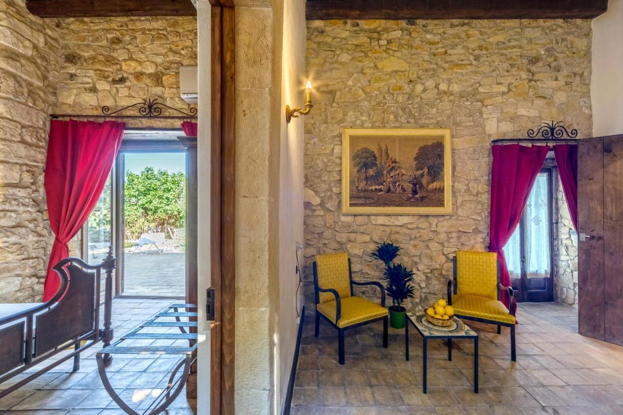 Masseria Fortificata Lo Zafferaneto Buccheri 외부 사진