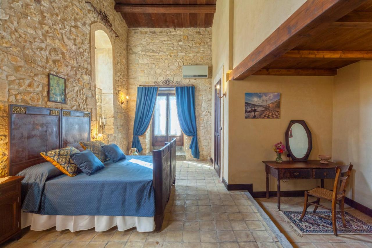 Masseria Fortificata Lo Zafferaneto Buccheri 외부 사진