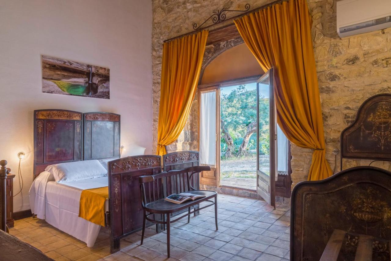 Masseria Fortificata Lo Zafferaneto Buccheri 외부 사진