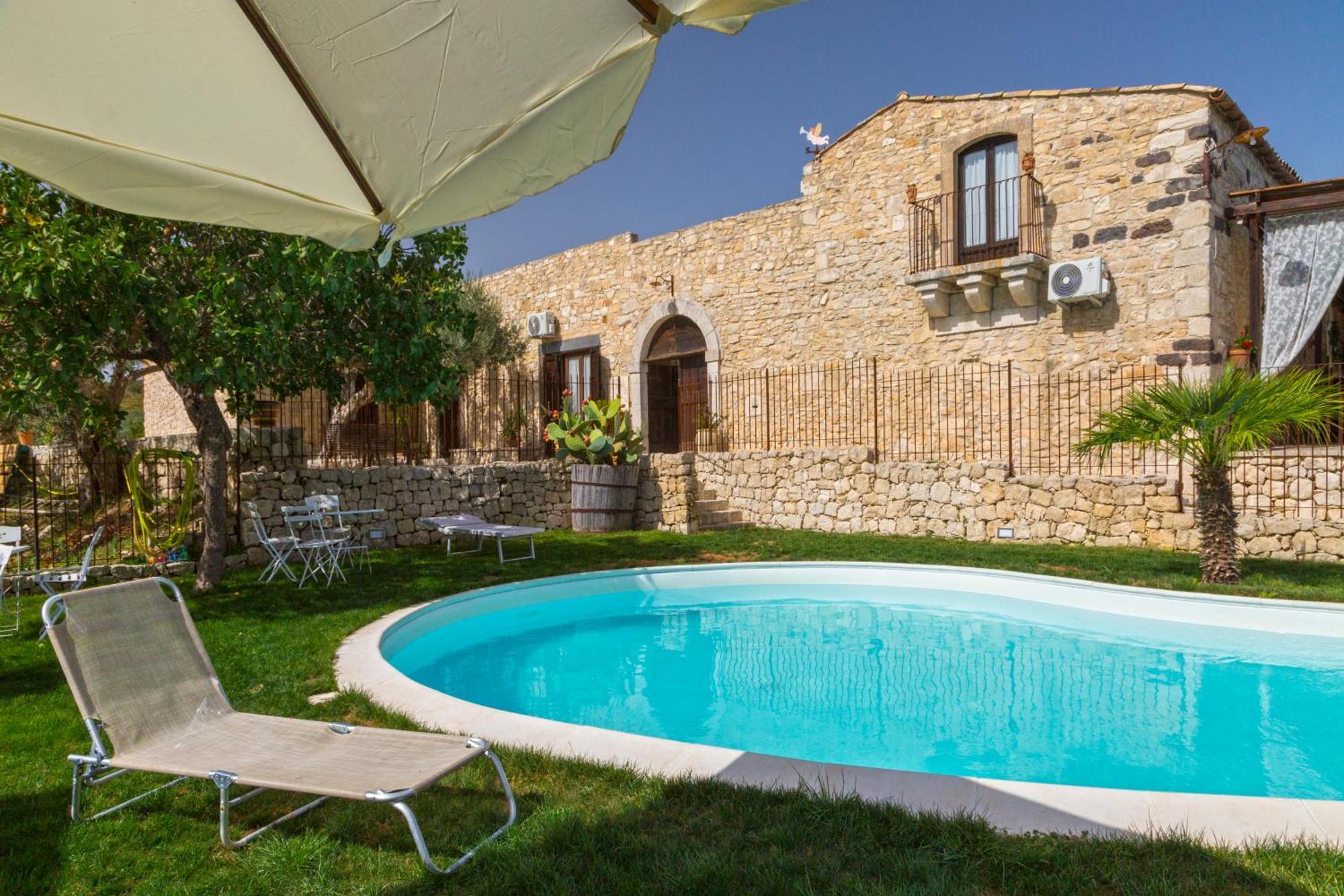 Masseria Fortificata Lo Zafferaneto Buccheri 외부 사진